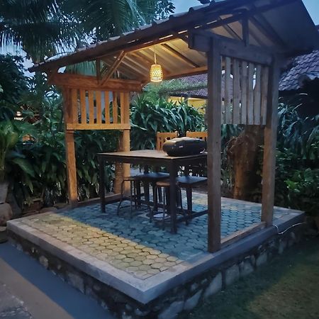 Giri Sari Guest House 페무테란 외부 사진