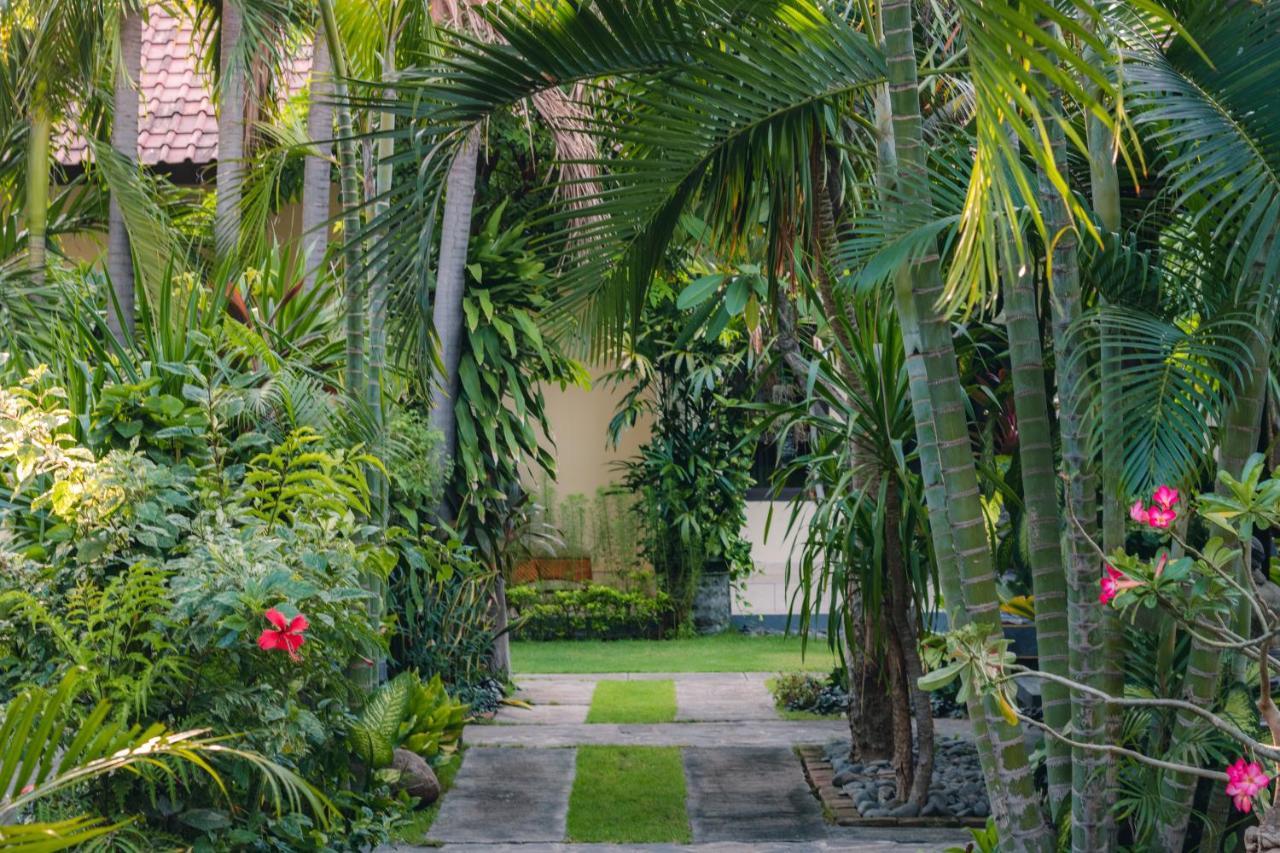 Giri Sari Guest House 페무테란 외부 사진