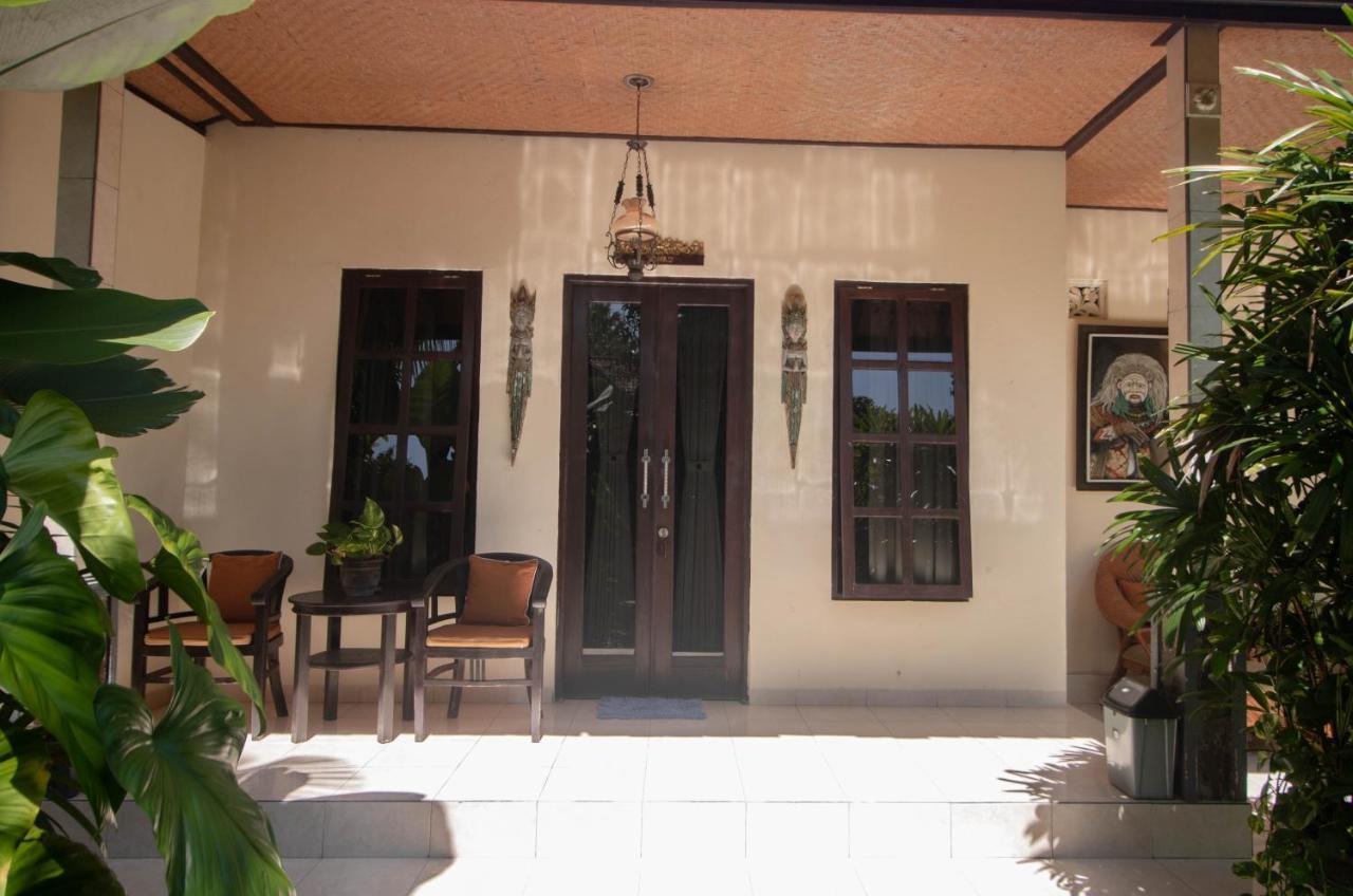 Giri Sari Guest House 페무테란 외부 사진