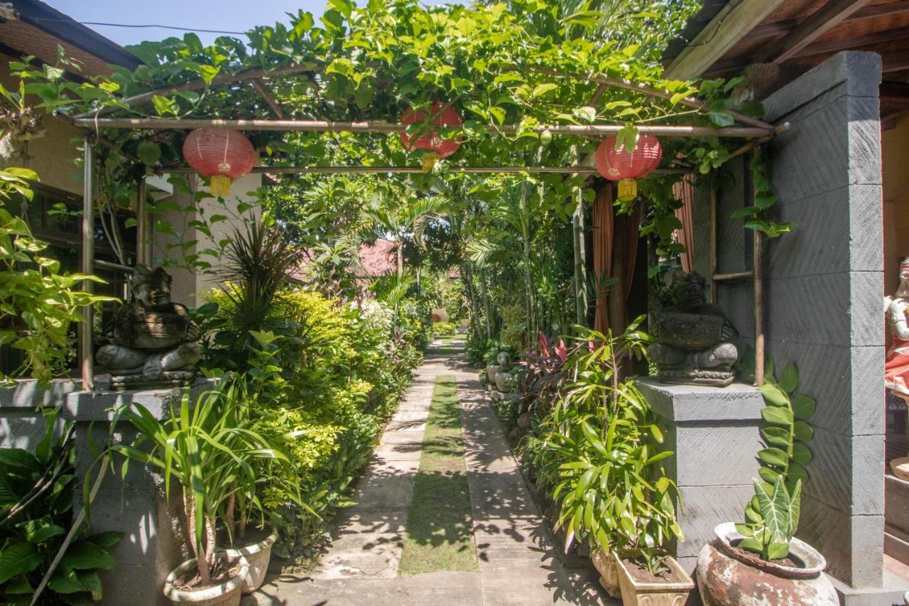 Giri Sari Guest House 페무테란 외부 사진