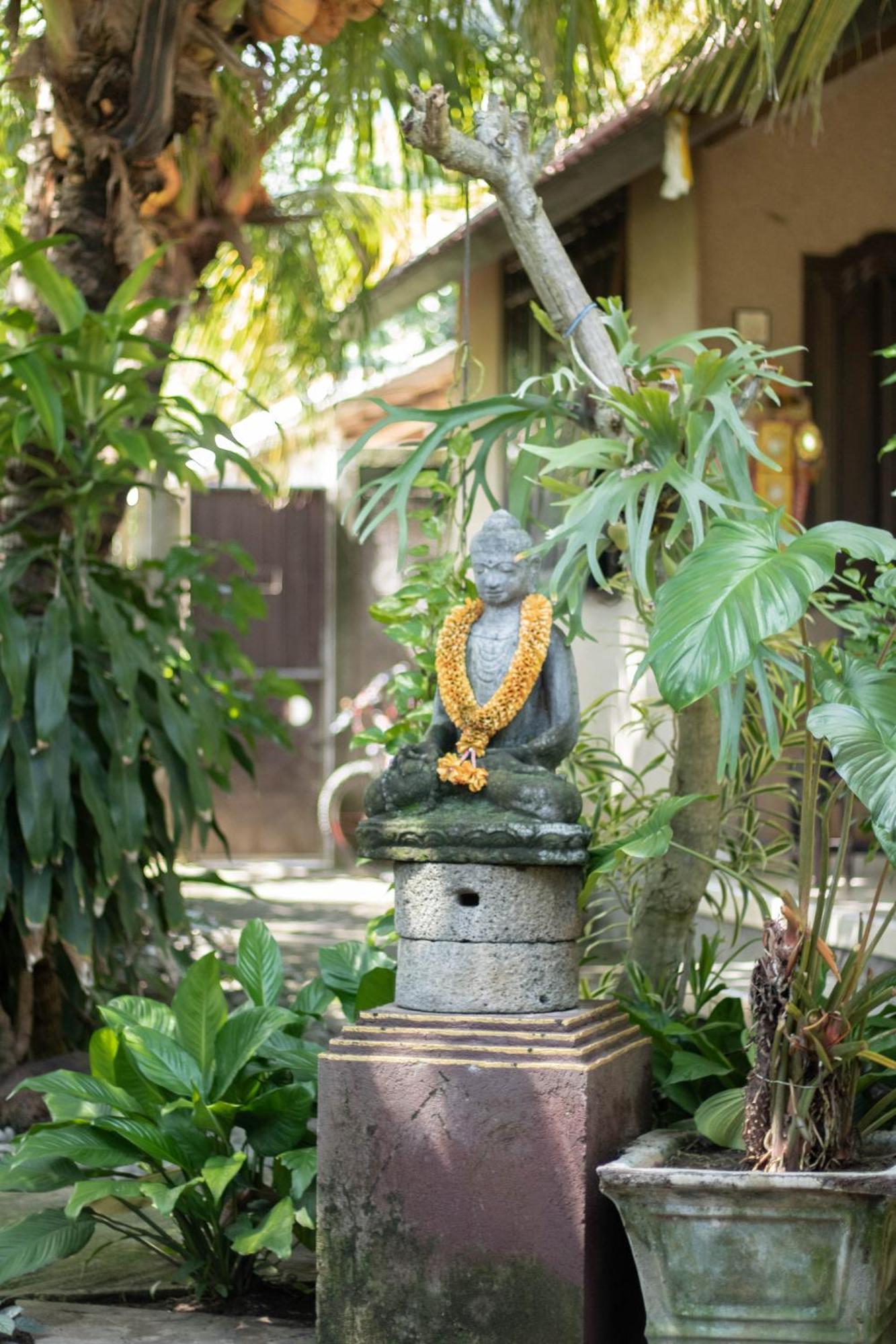 Giri Sari Guest House 페무테란 외부 사진