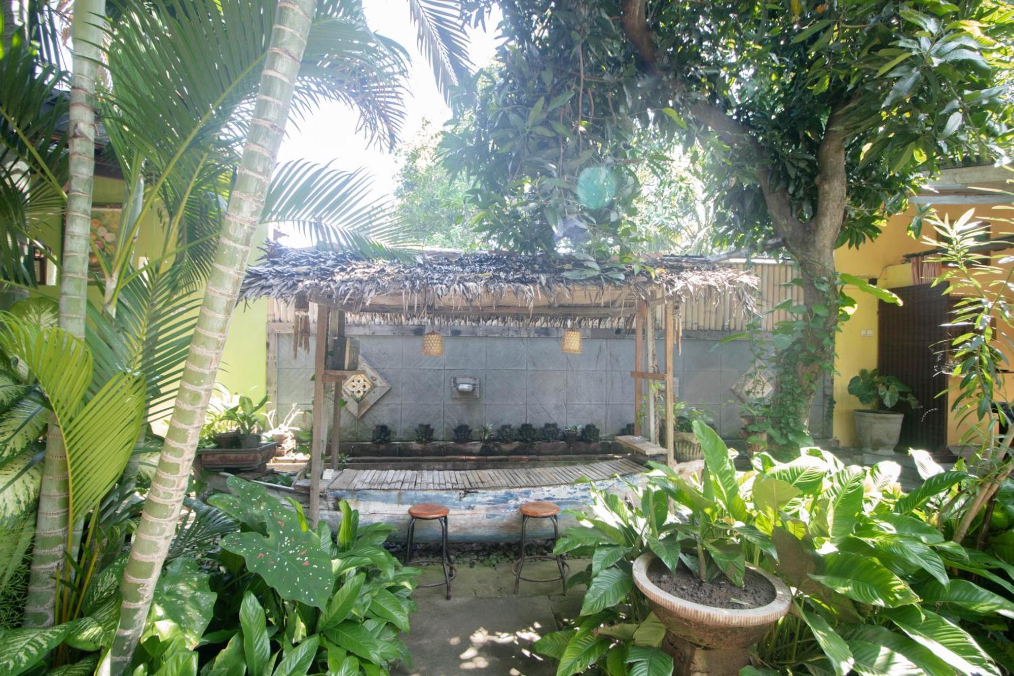 Giri Sari Guest House 페무테란 외부 사진