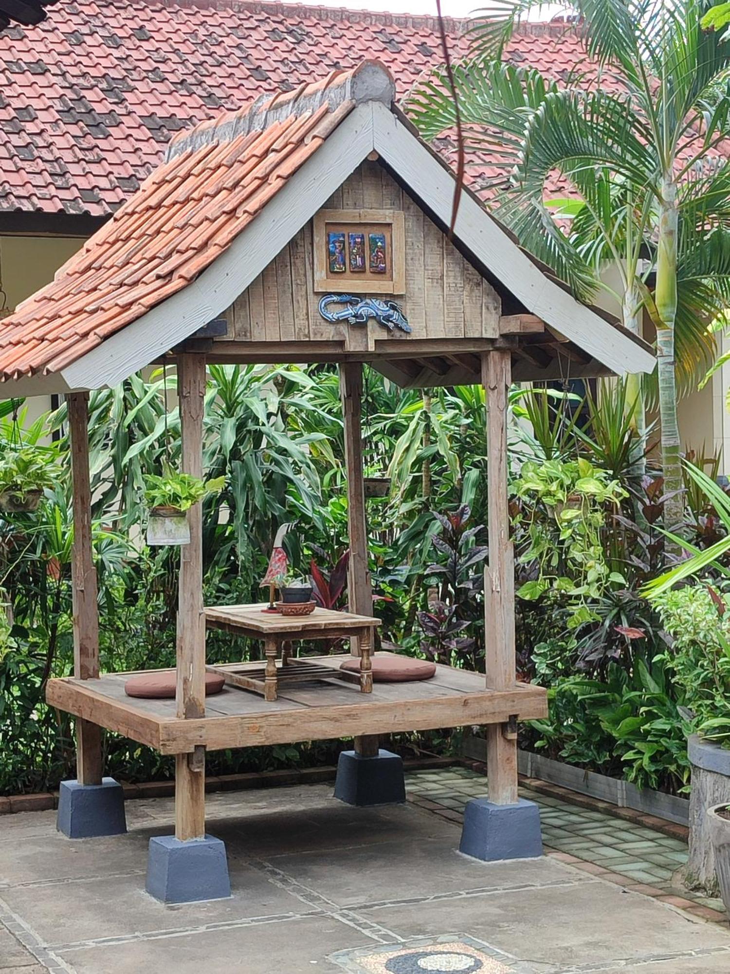 Giri Sari Guest House 페무테란 외부 사진