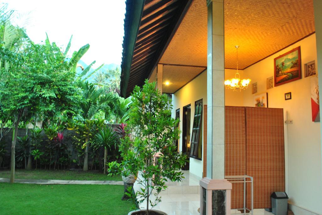 Giri Sari Guest House 페무테란 외부 사진
