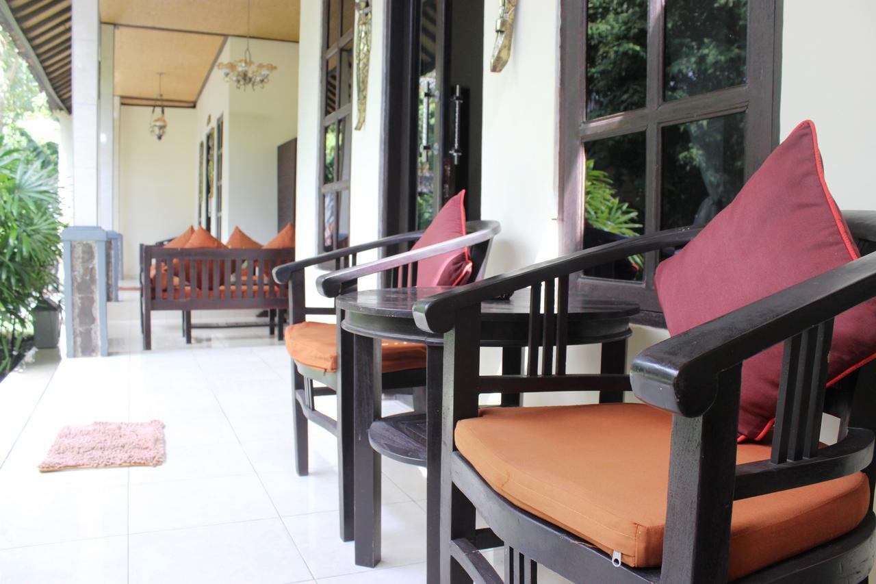 Giri Sari Guest House 페무테란 외부 사진